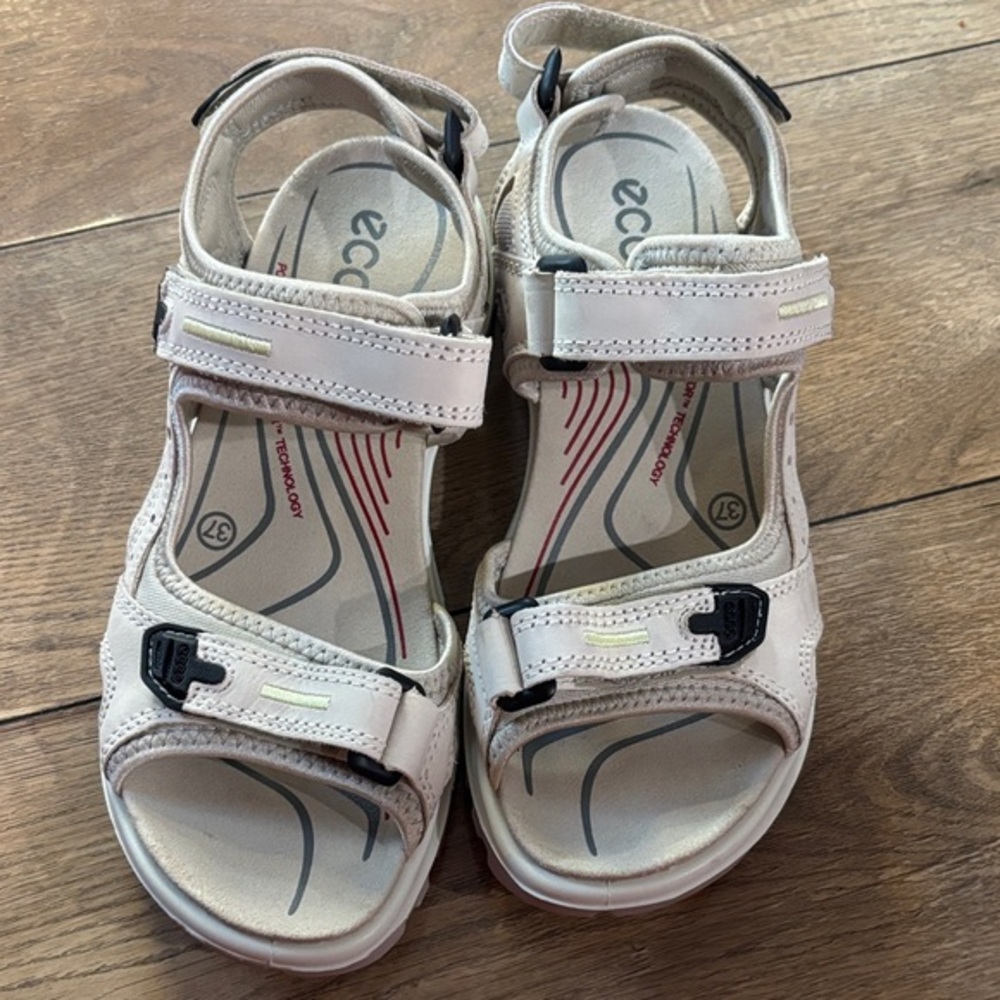 Ecco Cream and Black Sandals